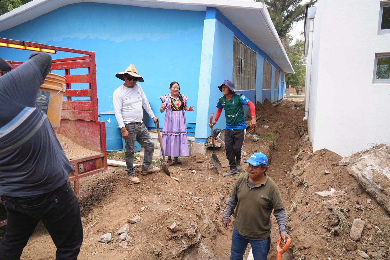 Rehabilitan infraestructura sanitaria en primaria de Xoxocotlán