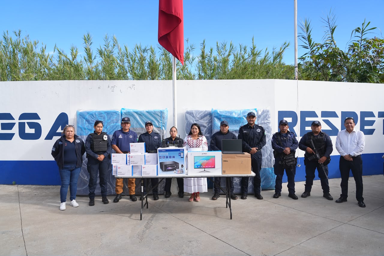 Recibe Policía Vial de Xoxocotlán equipo para fortalecer sus labores